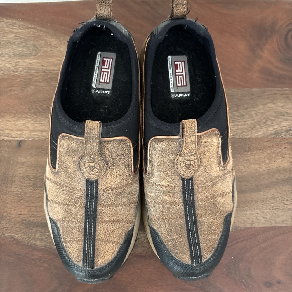 Ariat women’s Tan and Black Slip-On leather Loafers. 7B
